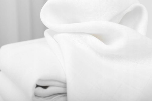 Fehér textilpelenka
